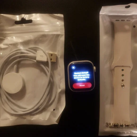 Apple Watch Series 7 – 41mm GPS + Cellular (Starlight Aluminum)